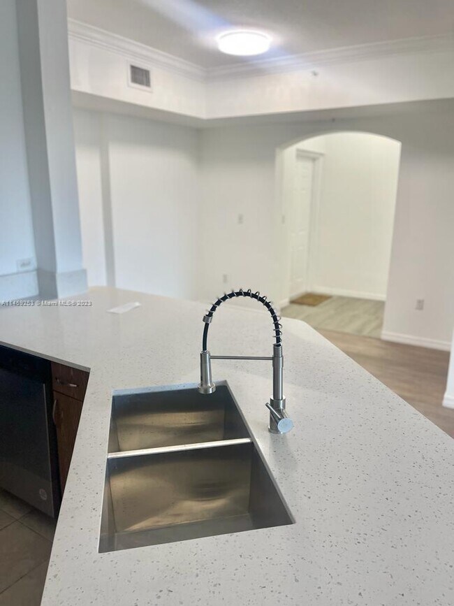 Building Photo - 9172 Collins Ave