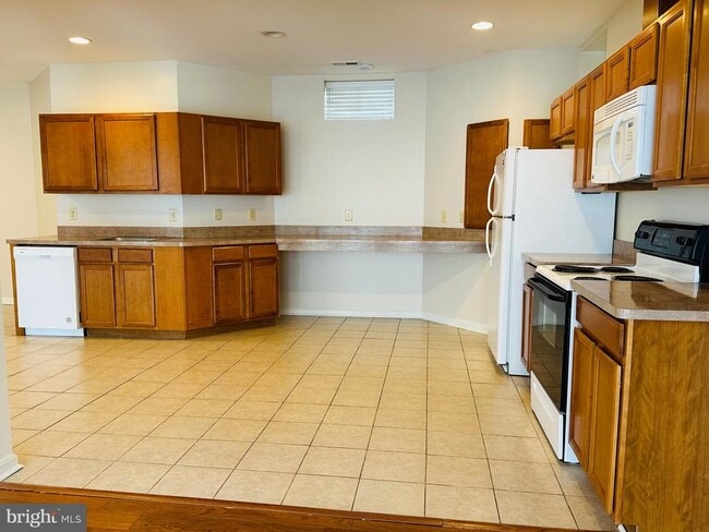 Building Photo - 46658 Breannes Ln