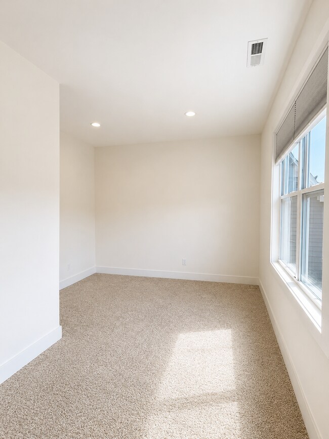 Building Photo - 127 Allison Way