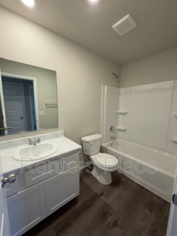 Building Photo - 1006 W Lawton Rd