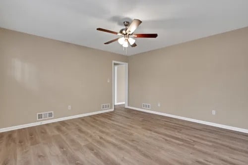 Building Photo - 5801 Oakleaf Dr