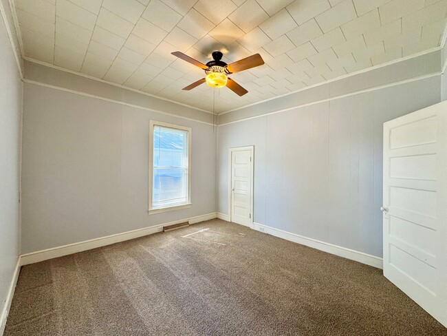 Building Photo - Come Check Out This Adorable Home!