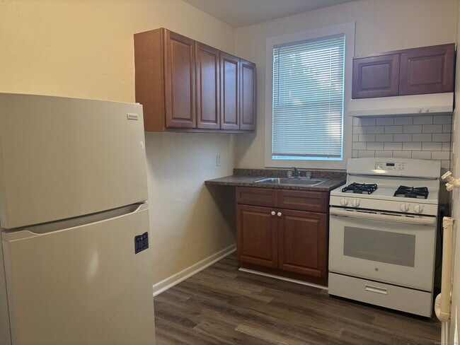 Building Photo - 55 Bouton St