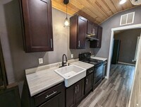 Building Photo - 1 Bedroom/1 Bathroom Tiny Home Cottage in ...
