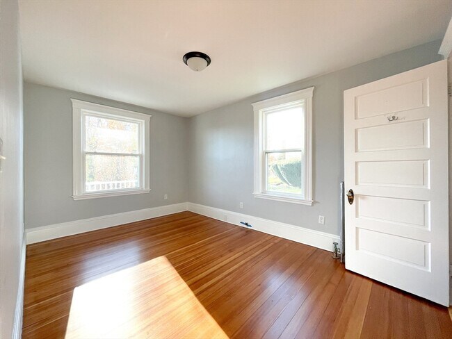 Building Photo - 21 Crest Ave