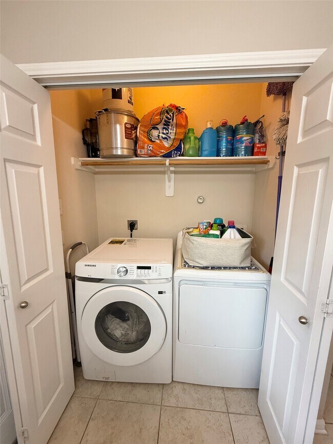 Building Photo - 11930 Jelicoe Dr