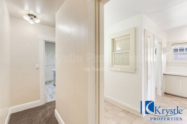 Building Photo - 517 Alhambra St