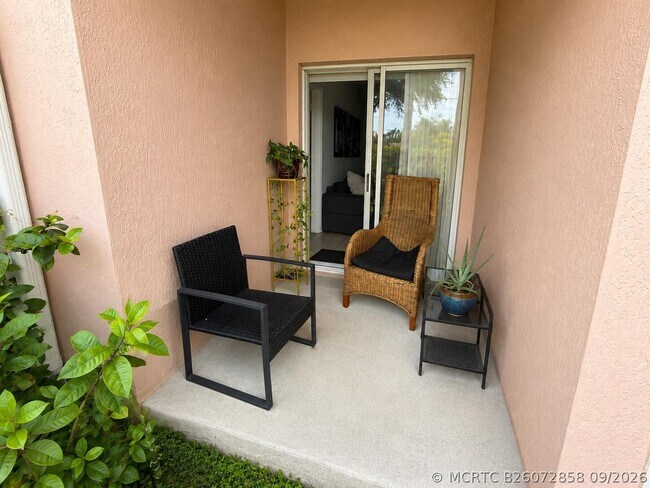 Building Photo - 3271 Sabal Palm Manor