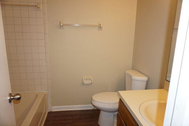 Building Photo - 2/2 Townhouse near NAS