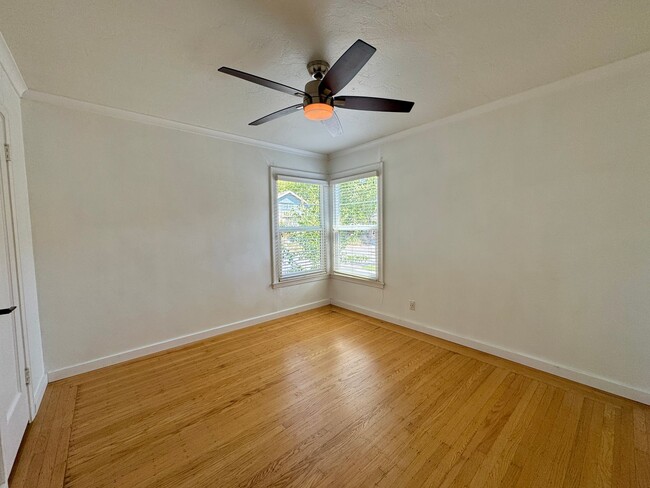 Building Photo - Charming Home Available Now!