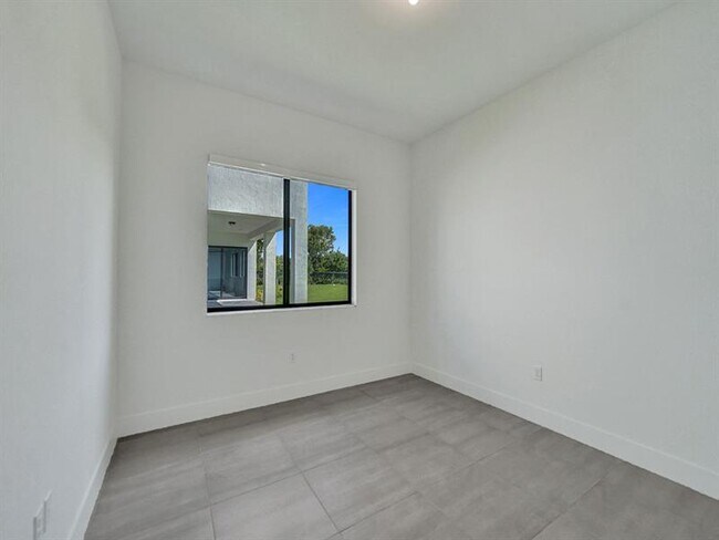 Building Photo - 5736 SW 104th Terrace