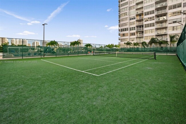 Building Photo - 18081 Biscayne Blvd