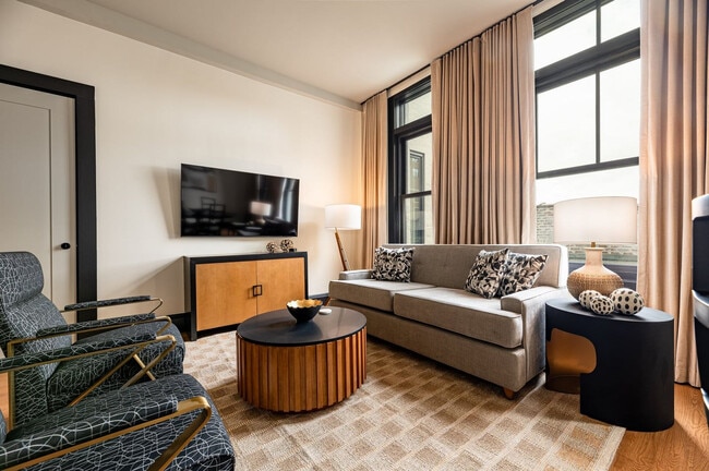 Building Photo - 1011 Canal St