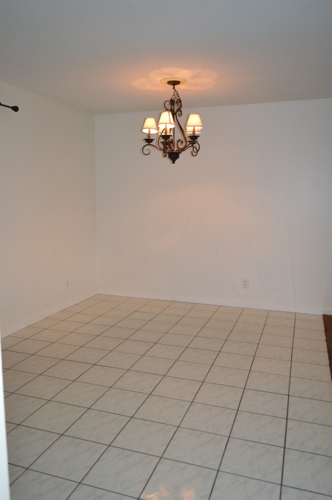 Building Photo - 514 S King St