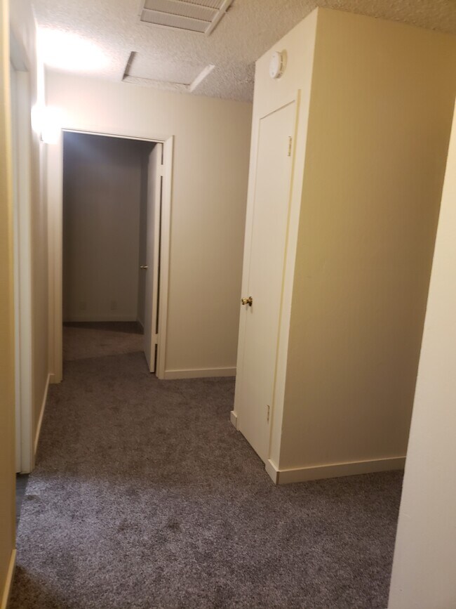 Hallway - 4260 Clayton Rd