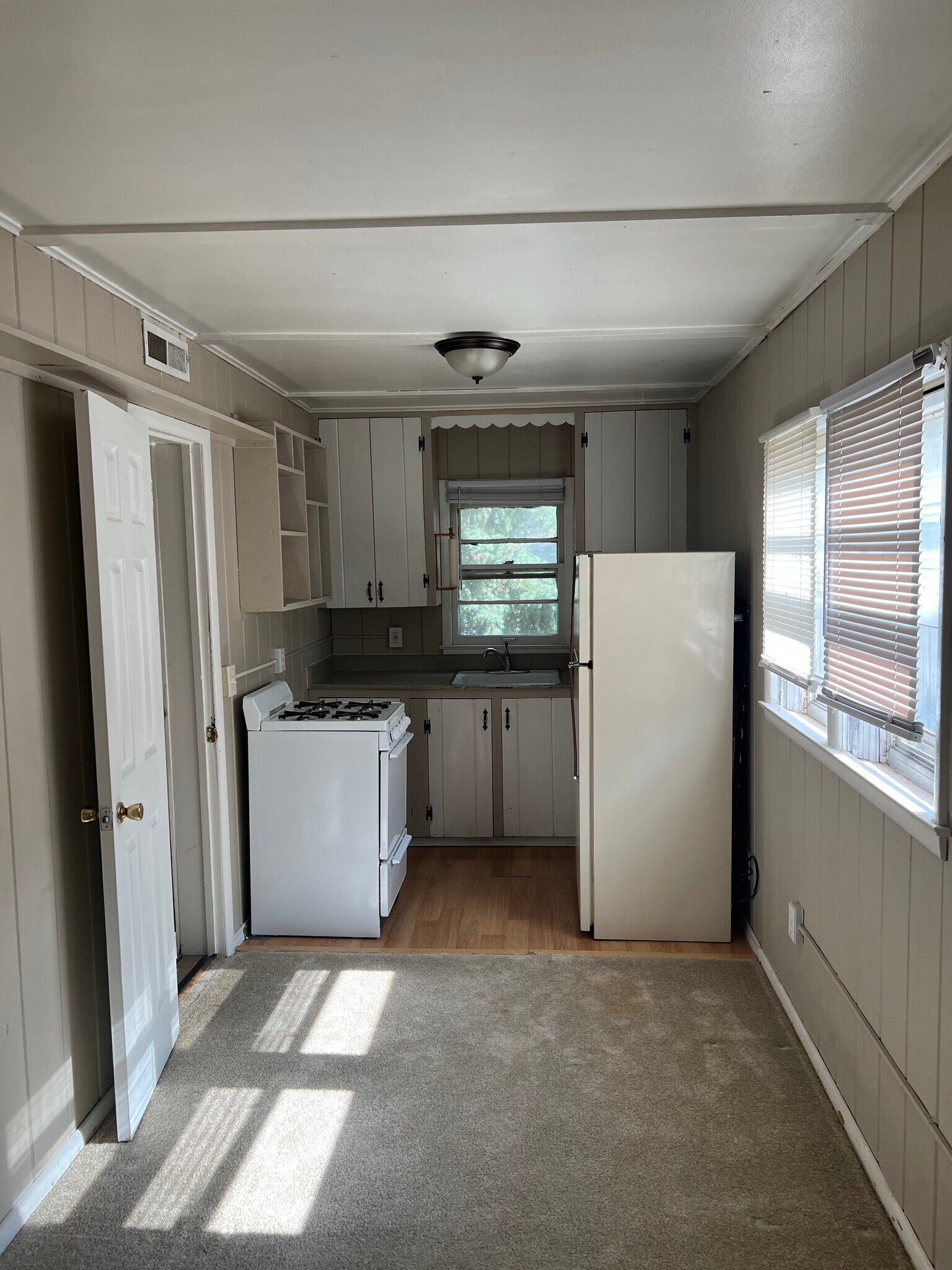 Building Photo - 315 E St Vrain St