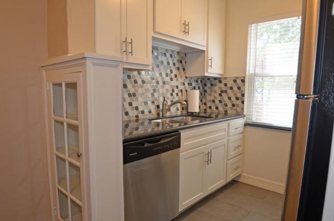 Building Photo - 244 Spring St