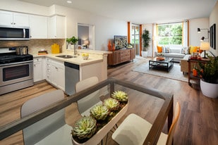 Building Photo - Las Palmas Apartment Homes