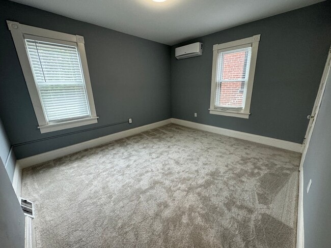 Building Photo - Completely Updated THREE BEDROOM TWIN!