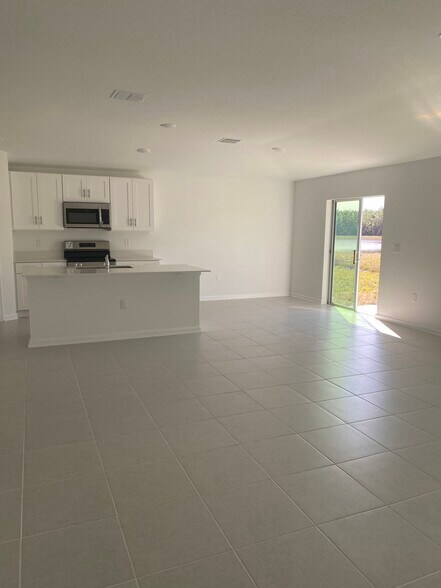 Building Photo - 1347 Belle Isle Ln