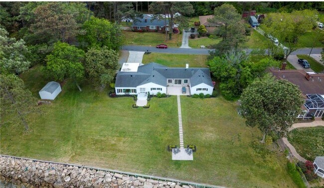 Building Photo - 4701 River Shore Rd