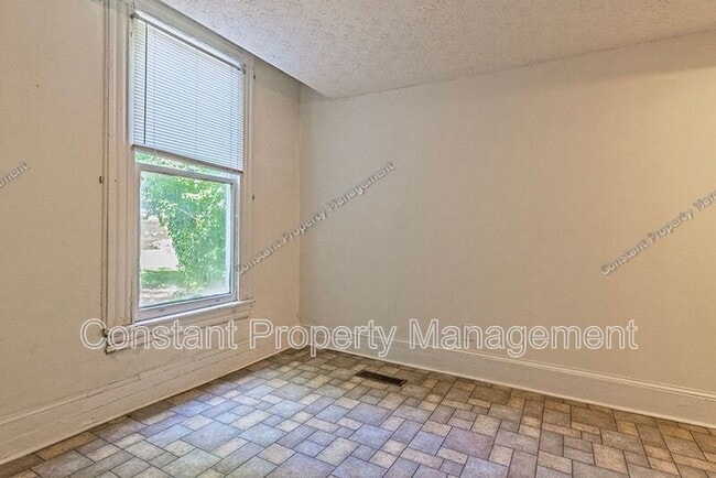 Building Photo - 1166 Bond St