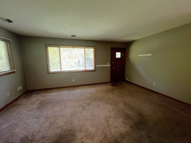 Building Photo - 1131 Maple St