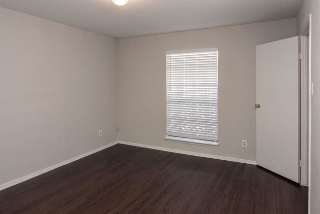 Building Photo - 12500 Sandpiper Dr