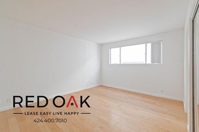 Building Photo - 1033 3rd St