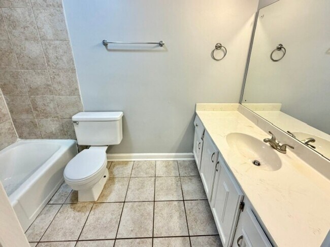 Building Photo - 8660 Edney Ridge Dr