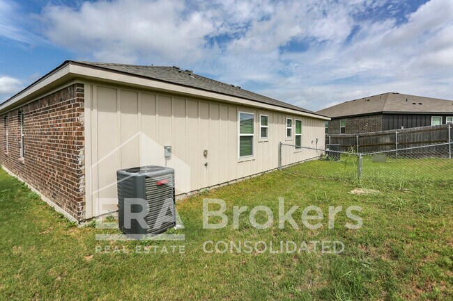Building Photo - 205 Dolphin Dr