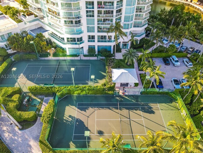 Building Photo - 16400 Collins Ave