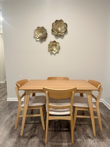 Building Photo - 245 Dinner Tree Sq