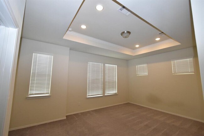 Building Photo - 8647 Cedardale Park Dr