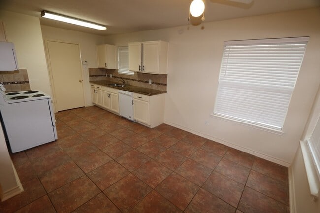 Building Photo - 18414 Willow Moss Dr