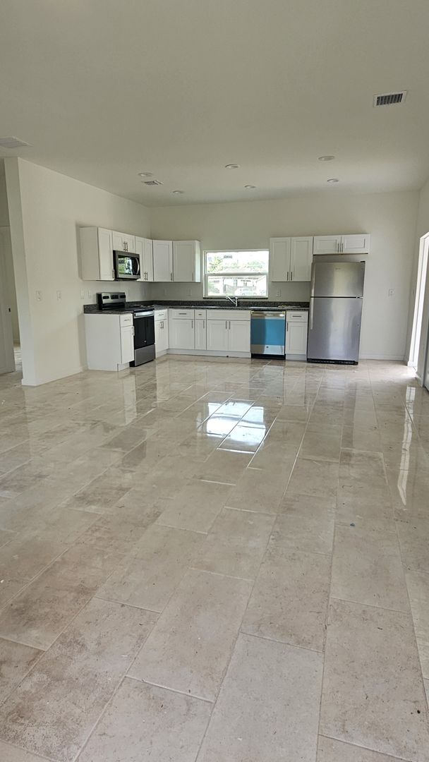 Building Photo - BRAND NEW HOME- MOVE IN READY 3 BEDROOM 2 ...