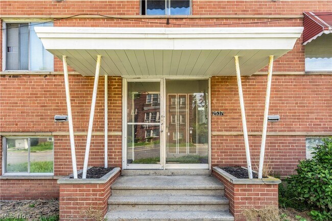Building Photo - 2537 Noble Rd