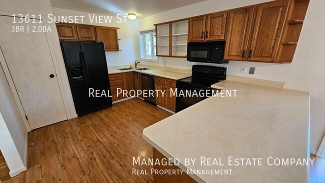 Building Photo - 13611 Sunset View St