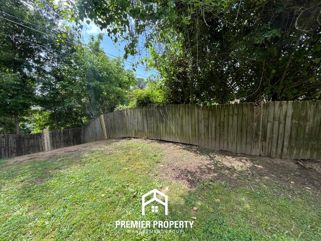 Building Photo - Charming 3BR/2BA in 38118 | Low-Maintenance Tile Floors, Bay Window & Patio