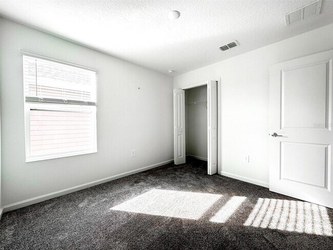 Building Photo - 26159 Feathergrass Cir
