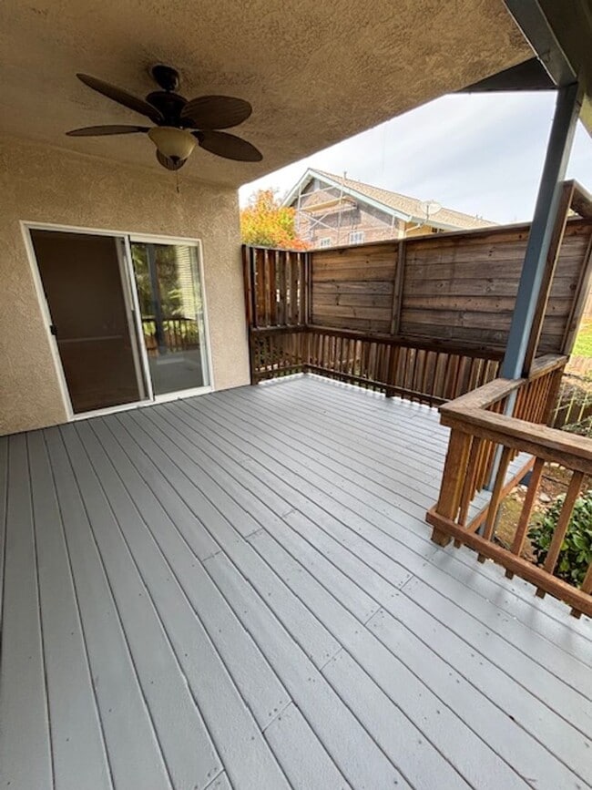 Building Photo - Three bed, two bath unit conveniently located off of Bell Road!