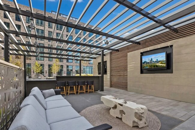 Building Photo - 1650 Silver Hill Dr