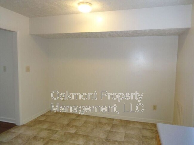 Building Photo - 610 Tally Dr