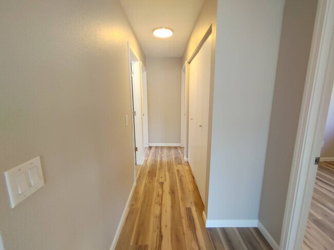 Building Photo - 566 N Bailey St