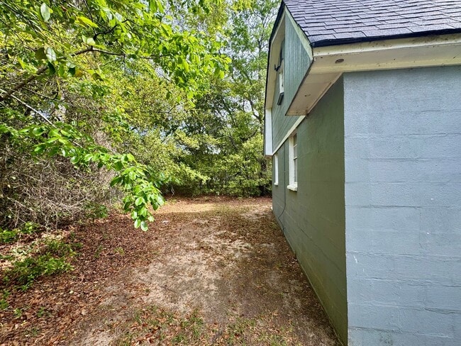 Building Photo - Unit B – Rear Home