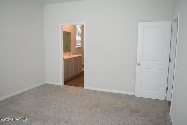 Building Photo - 832 Delta Ct