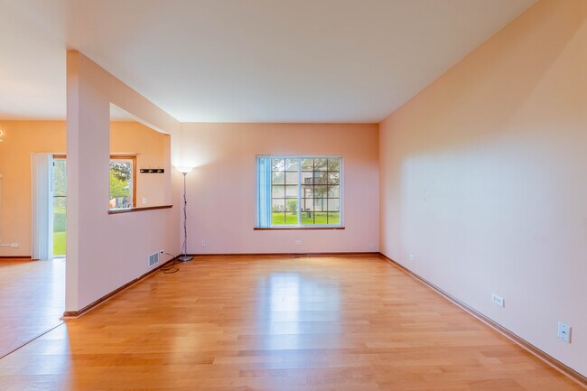 Building Photo - 23 Southwicke Dr