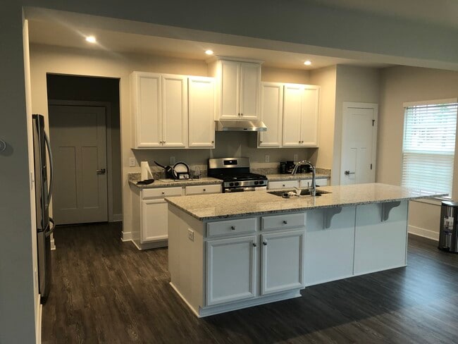 Building Photo - 2198 Craven Ln