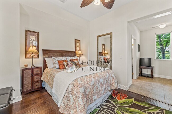 Building Photo - Executive Gated Serrano Golf-Course Home with Views of the 16th Hole!