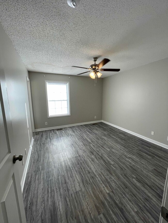 Building Photo - 320 Donna Dr